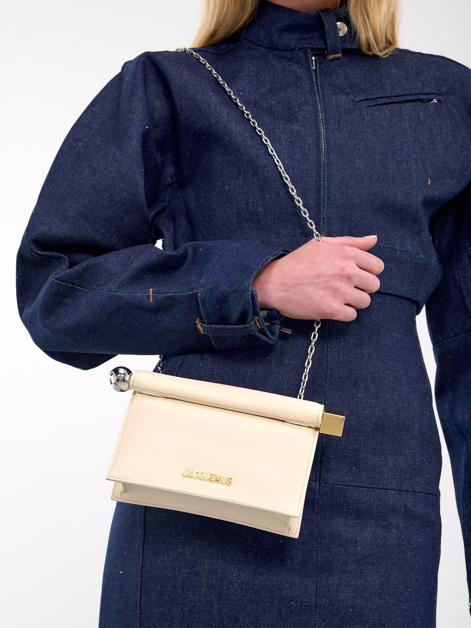 JACQUEMUS  The Small Rond Carrè Clutch  Mini Take-Out Clutch